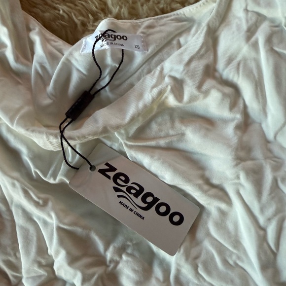 *NWT white crop tank - Picture 2 of 3